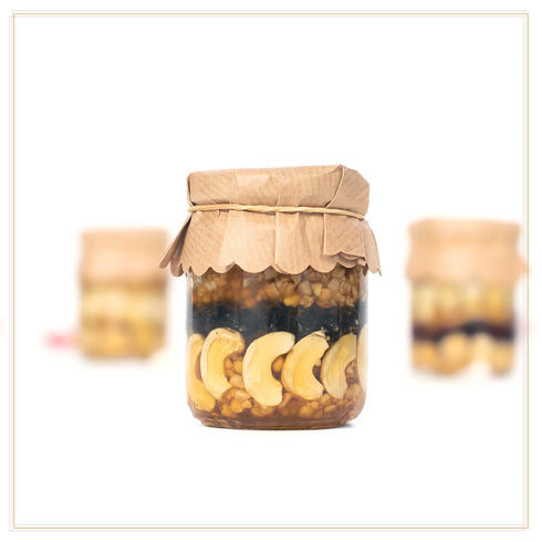 Riešutainis su džiovintomis juodaisiais serbentais, 180 g.