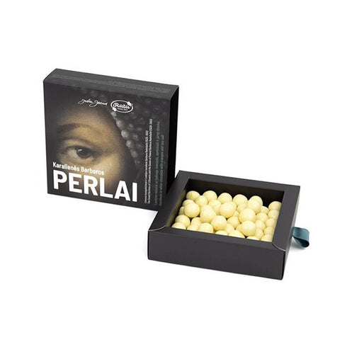 Lazdyno riešutai su baltuoju šokoladu, apelsinais ir jūros druska „Karalienės Barboros perlai”, 150 g.