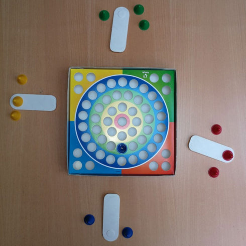 Stalo žaidimas ŠOKINĖJANČIOS KEPURĖLĖS